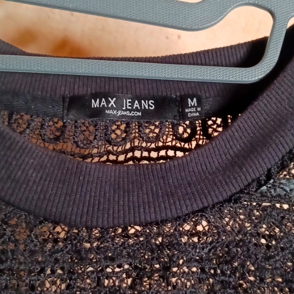 MAX JEANS- Sz Med- Crewneck, Lace sleeves/Shoulders- W/Side Slits- Black - Picture 5 of 8